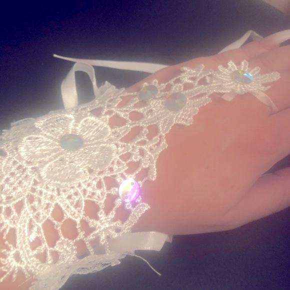 White Lace Gloves, Beaded Crochet Wedding Accessories , Bride Fingerless Gloves - Picture 6 of 11